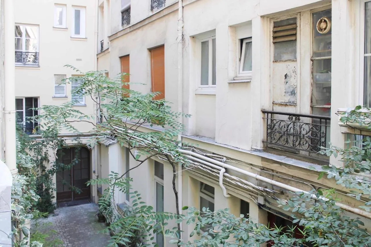 Daire Pretty Love Nest Close To Pere-Lachaise Paris Fransa